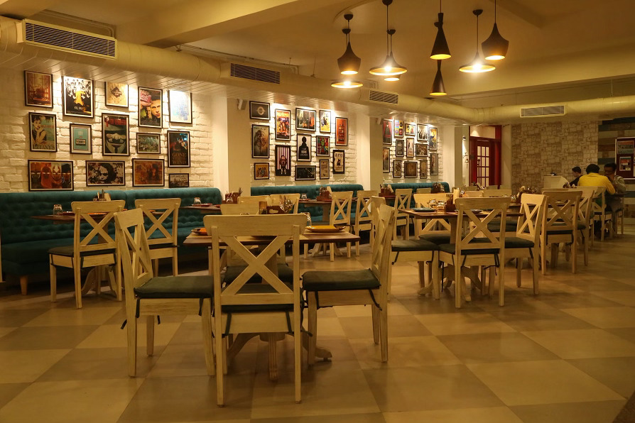 Roma’s Cafe - Romantic Restaurants For Candle Light Dinner in Varanasi