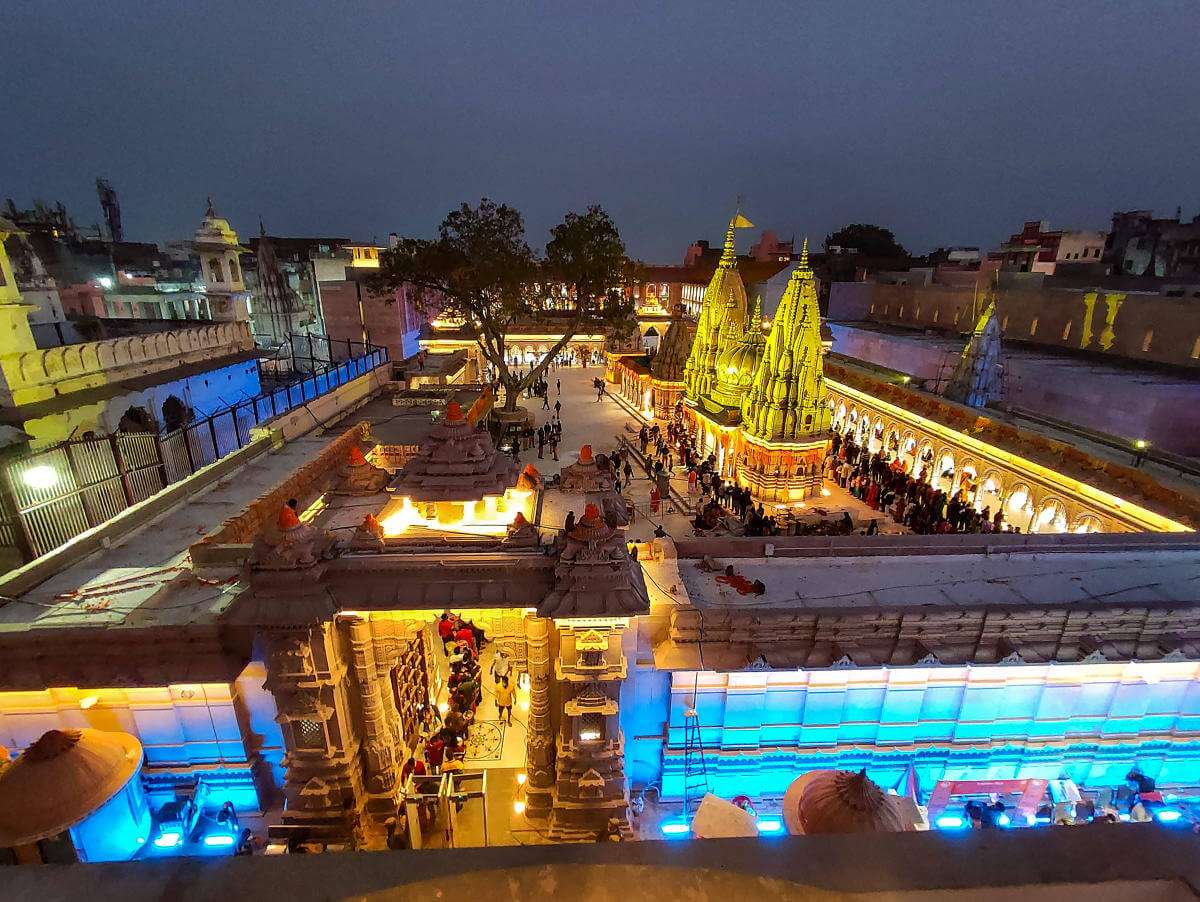 Kashi Vishwanath Temple at Night - Offbeat Places to Visit in Varanasi